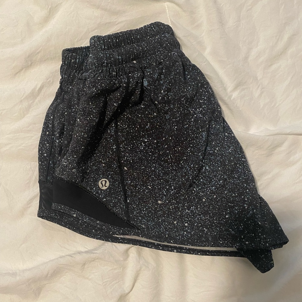 Lululemon hotty hot shorts size 4 SPECIAL PATTERN